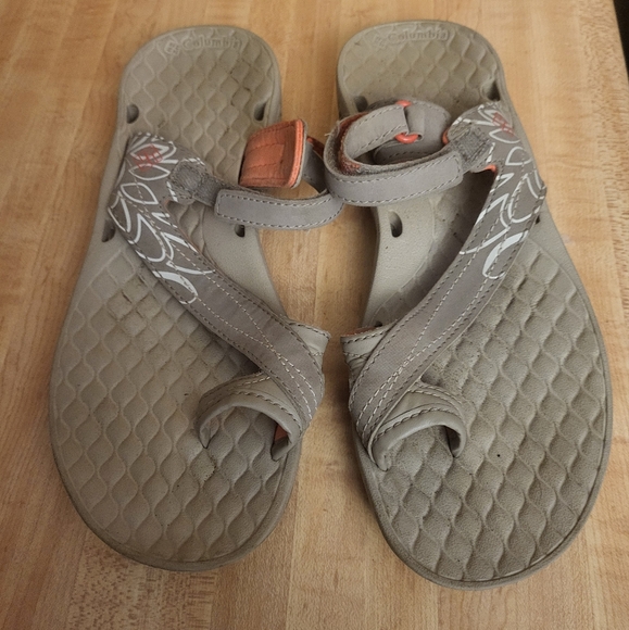 Columbia Omni Grip Tan Sandals with salmon flower details - Picture 1 of 9